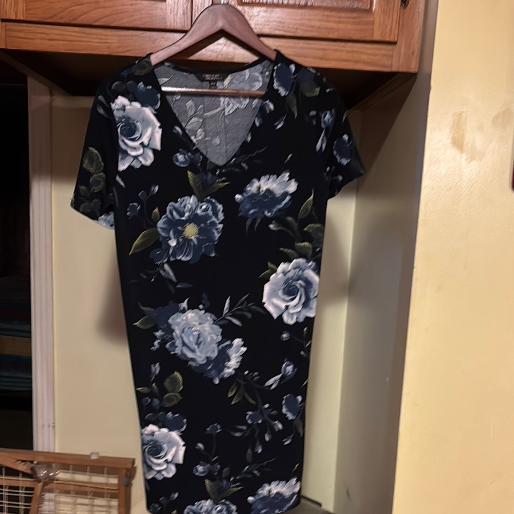 Christian Siriano Black and Blue Floral Midi Dress. Size Medium.